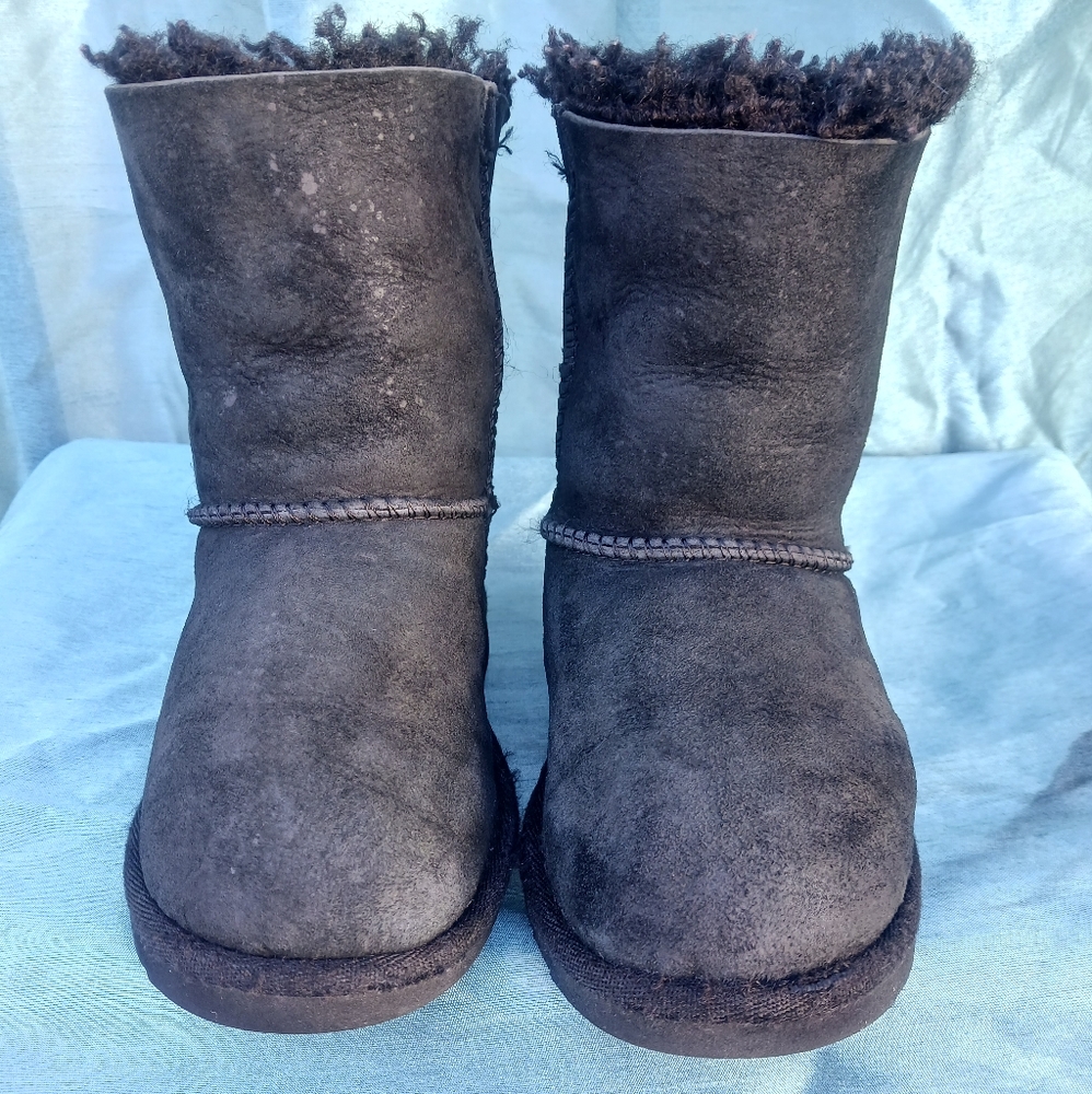 Girls uggs